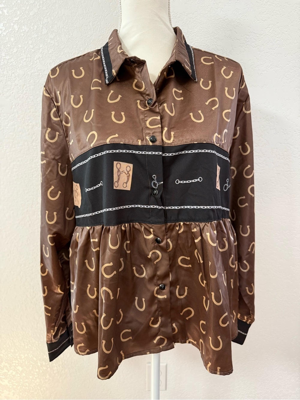 2FLYCO Brown Horsebit Print Button-Up Peplum Top L/XL